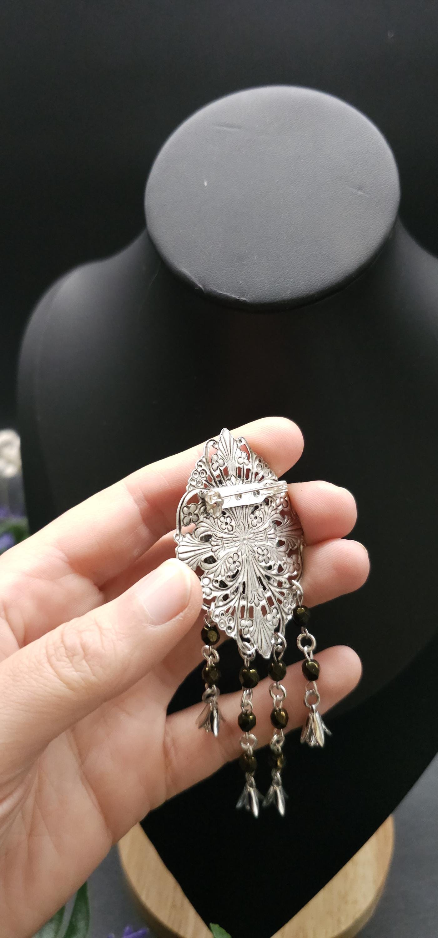 Art Nouveau Brosche mit Labradorit ~ Elfen Schmuck ~ Fantasy Gewandbrosche ~ Mittelalter Accessoire ~ Naturstein Brosche