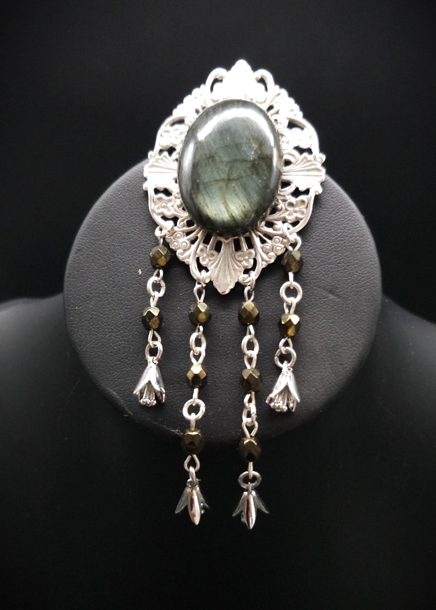 Art Nouveau Brosche mit Labradorit ~ Elfen Schmuck ~ Fantasy Gewandbrosche ~ Mittelalter Accessoire ~ Naturstein Brosche