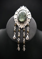 Art Nouveau Brosche mit Labradorit ~ Elfen Schmuck ~ Fantasy Gewandbrosche ~ Mittelalter Accessoire ~ Naturstein Brosche