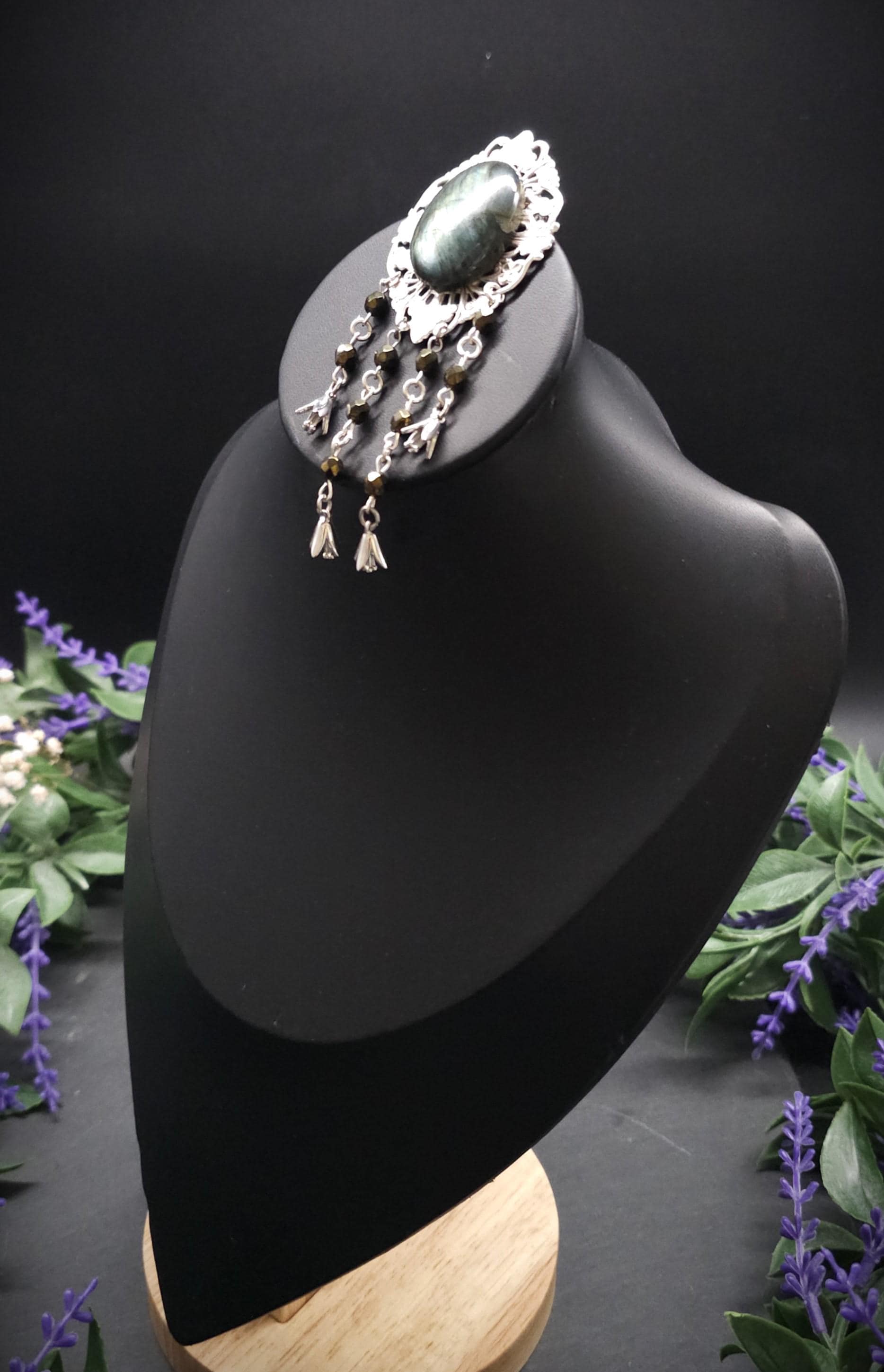 Art Nouveau Brosche mit Labradorit ~ Elfen Schmuck ~ Fantasy Gewandbrosche ~ Mittelalter Accessoire ~ Naturstein Brosche