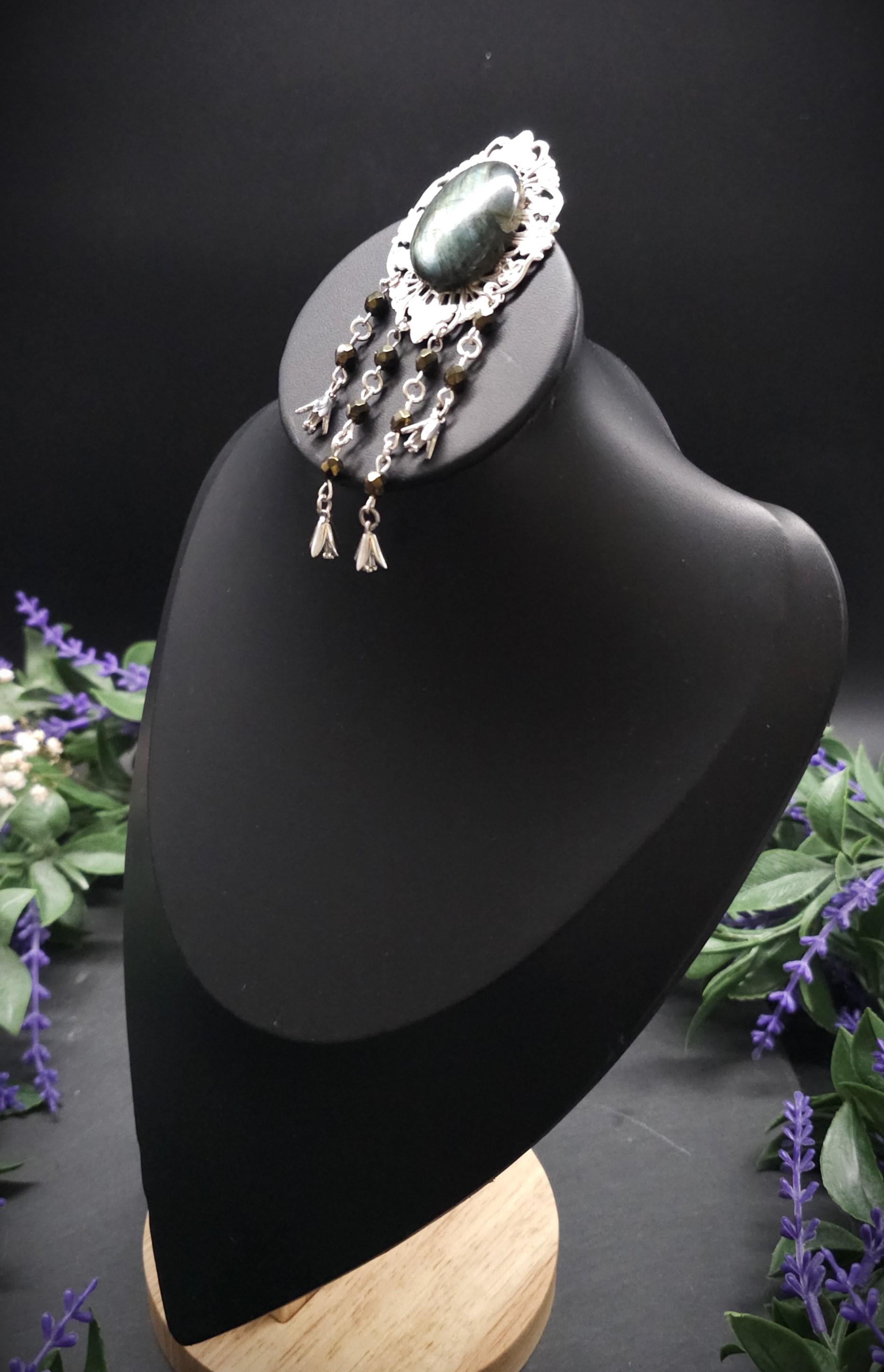 Art Nouveau Brosche mit Labradorit ~ Elfen Schmuck ~ Fantasy Gewandbrosche ~ Mittelalter Accessoire ~ Naturstein Brosche