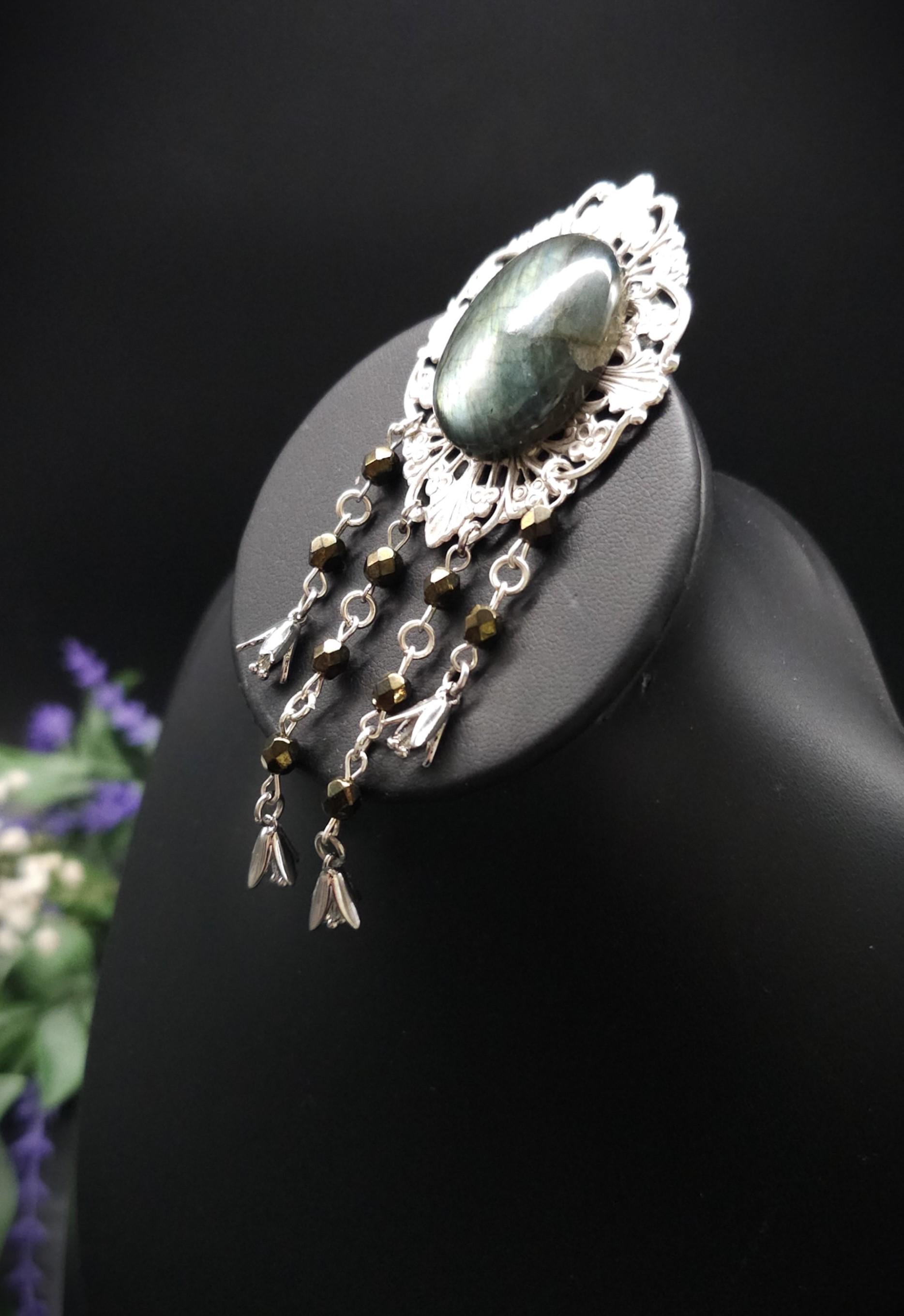 Art Nouveau Brosche mit Labradorit ~ Elfen Schmuck ~ Fantasy Gewandbrosche ~ Mittelalter Accessoire ~ Naturstein Brosche