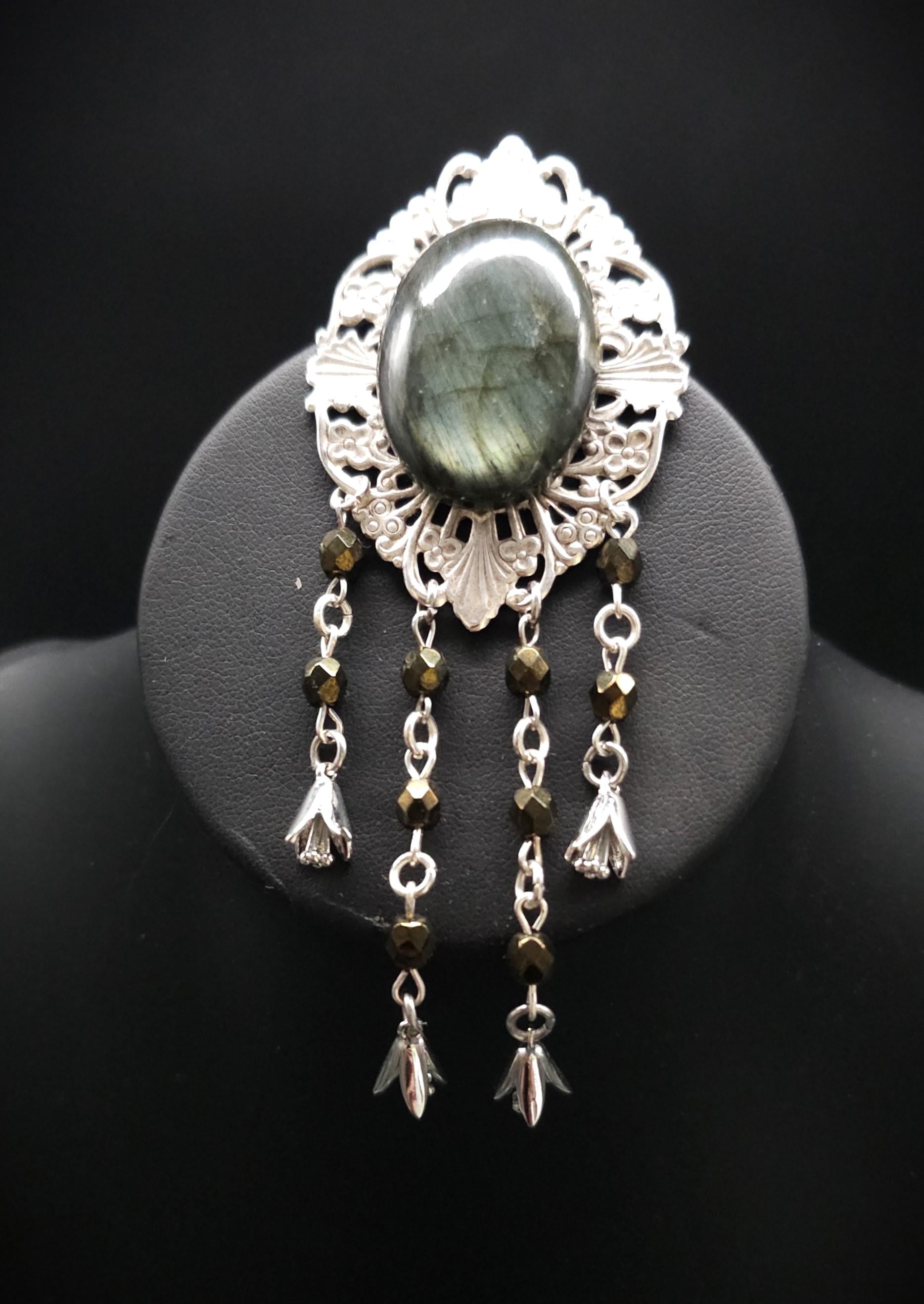 Art Nouveau Brosche mit Labradorit ~ Elfen Schmuck ~ Fantasy Gewandbrosche ~ Mittelalter Accessoire ~ Naturstein Brosche