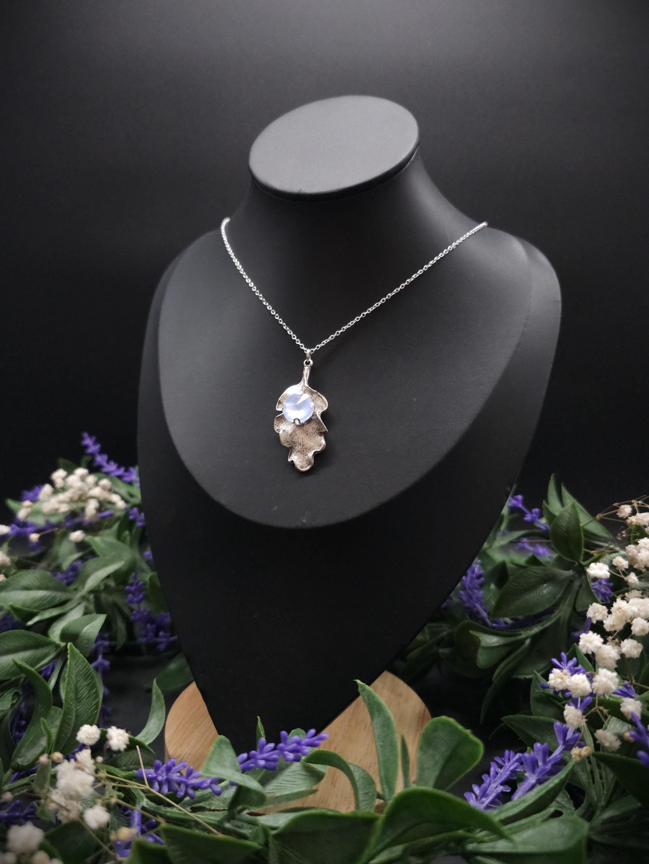 Eichenblatt Halskette mit Opalith ~ Natur Schmuck ~ Fantasy Schmuck ~ Art Nouveau Anhänger ~ Geschenk für sie