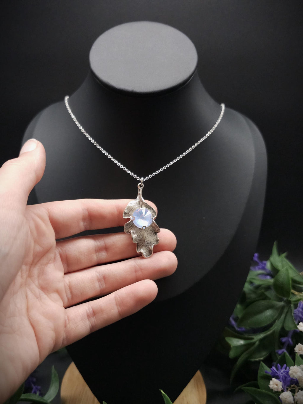 Eichenblatt Halskette mit Opalith ~ Natur Schmuck ~ Fantasy Schmuck ~ Art Nouveau Anhänger ~ Geschenk für sie