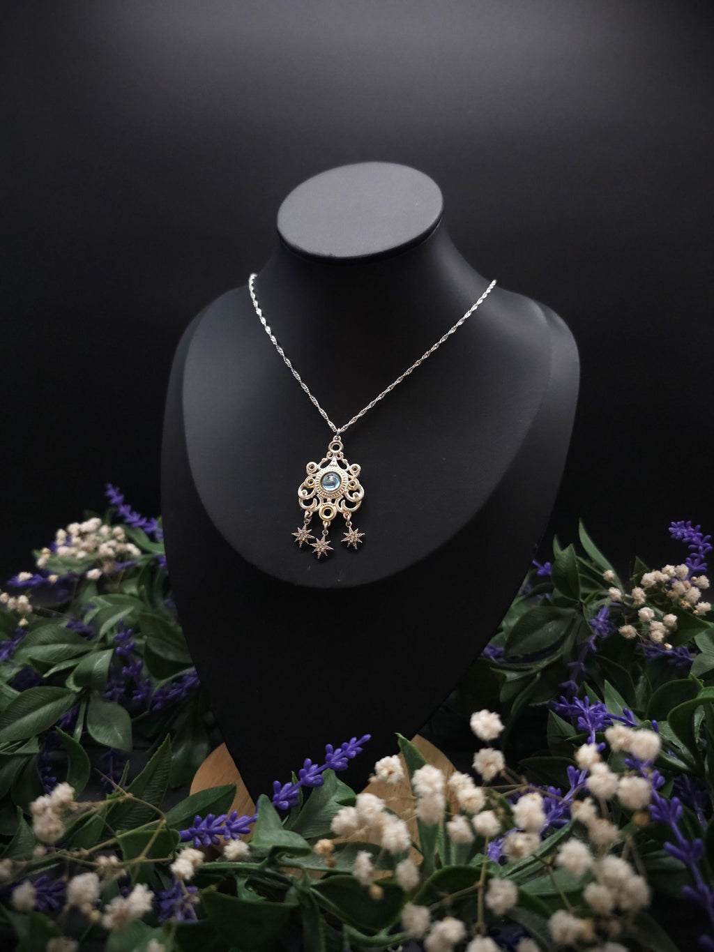 Sternen Halskette ~ Edelstahl Choker ~ Art Nouveau Anhänger mit blauem Cabochon ~ Celestial Schmuck