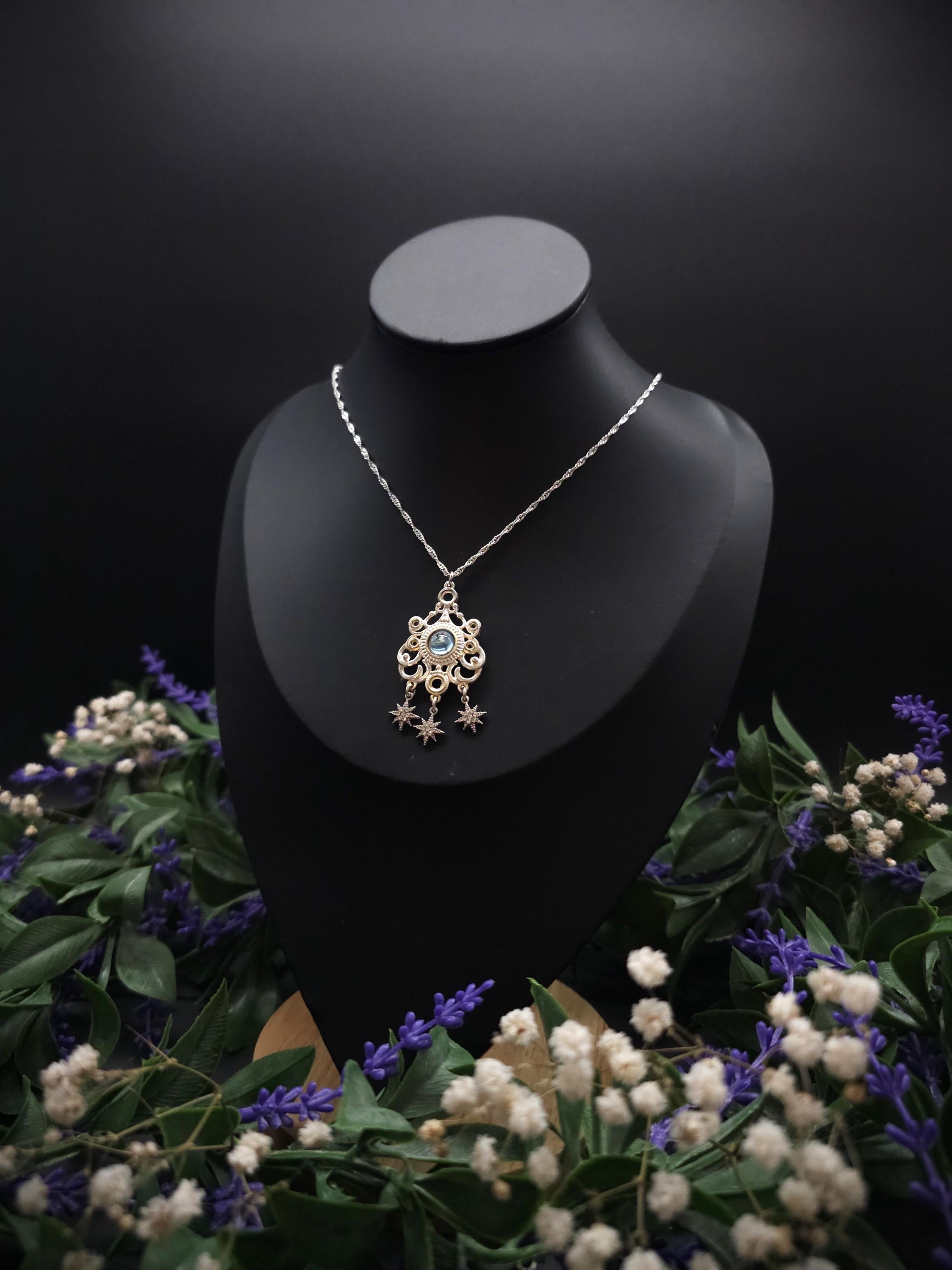 Sternen Halskette ~ Edelstahl Choker ~ Art Nouveau Anhänger mit blauem Cabochon ~ Celestial Schmuck
