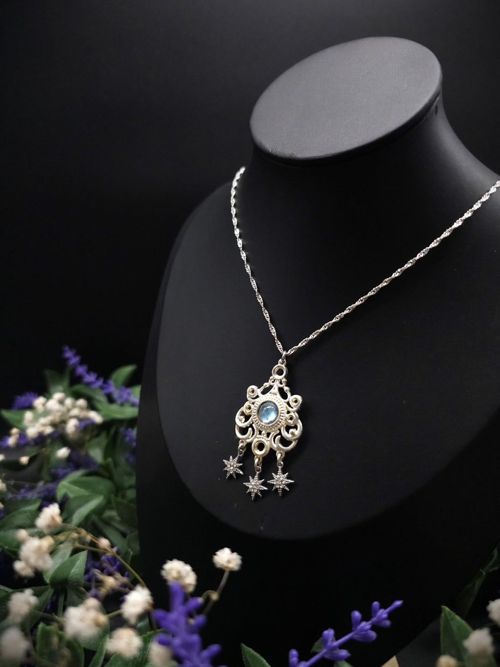 Sternen Halskette ~ Edelstahl Choker ~ Art Nouveau Anhänger mit blauem Cabochon ~ Celestial Schmuck