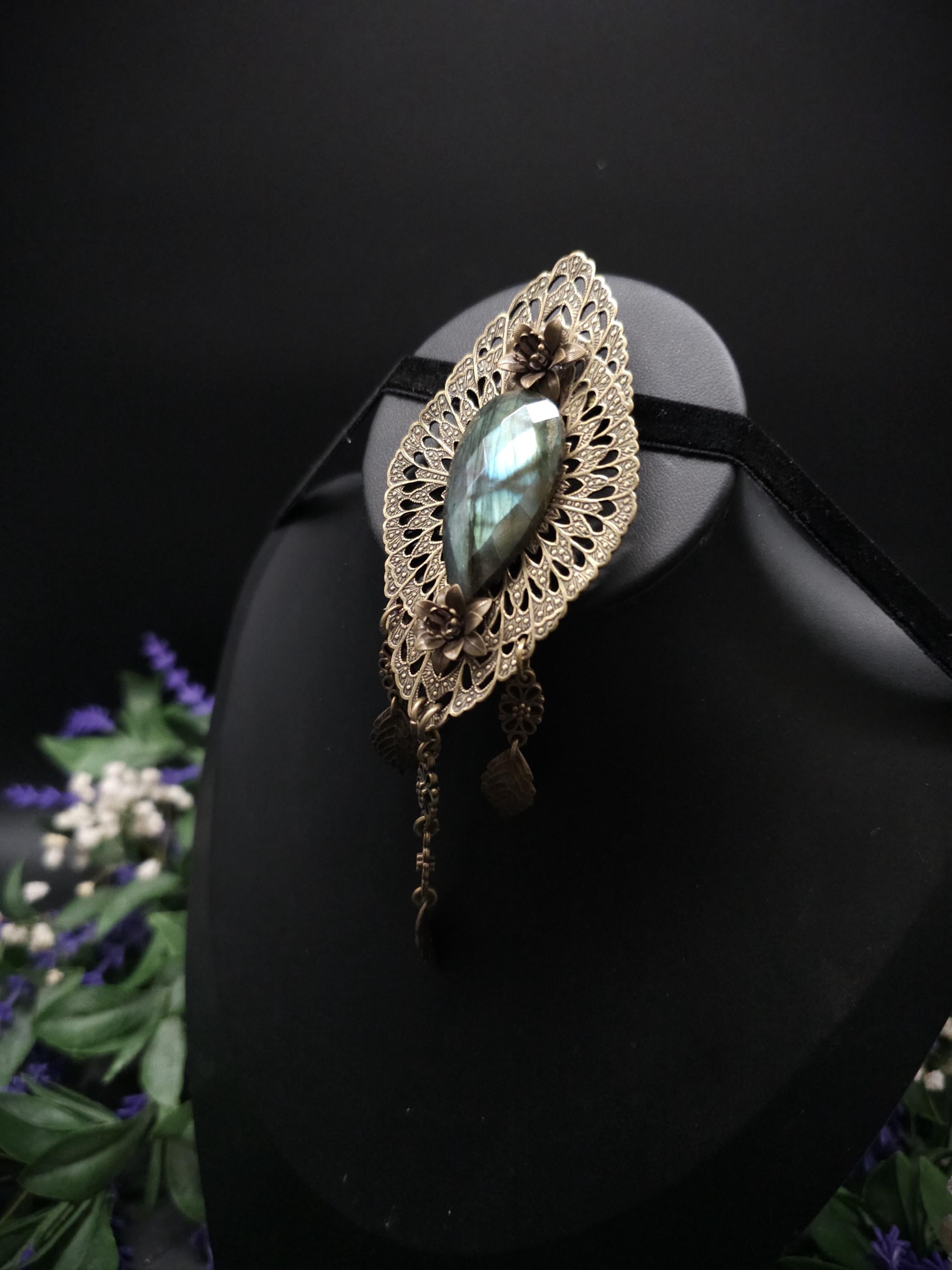 Art Nouveau Brosche mit Labradorit ~ Elfenschmuck ~ Bronzener Fantasy Pin ~ Jugendstil Unikat