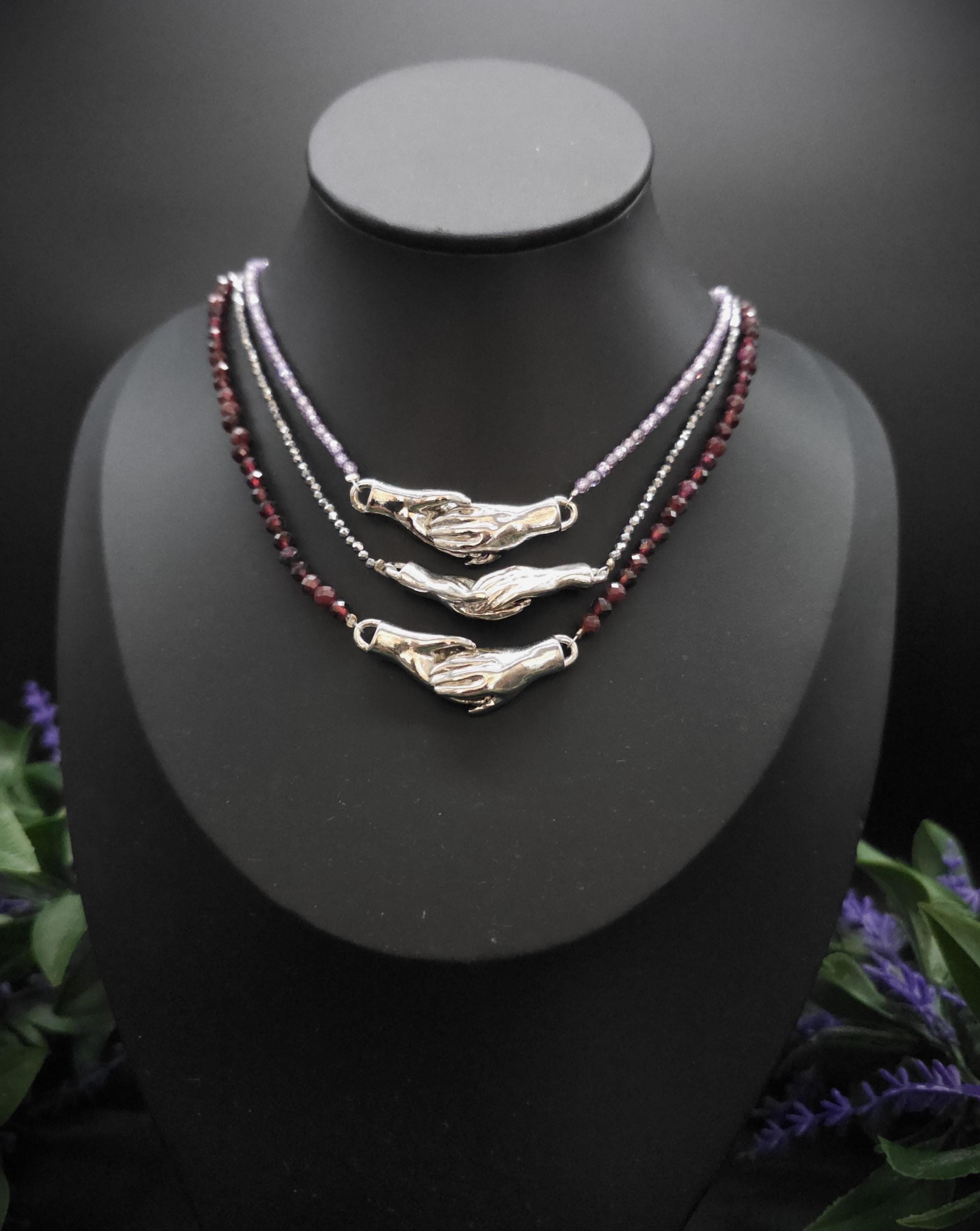 Magnetic Hand Choker ~ Farbauswahl ~ Garnet Necklace ~ Gothic Jewelry ~ Victorian Necklace ~ Alternative Bride