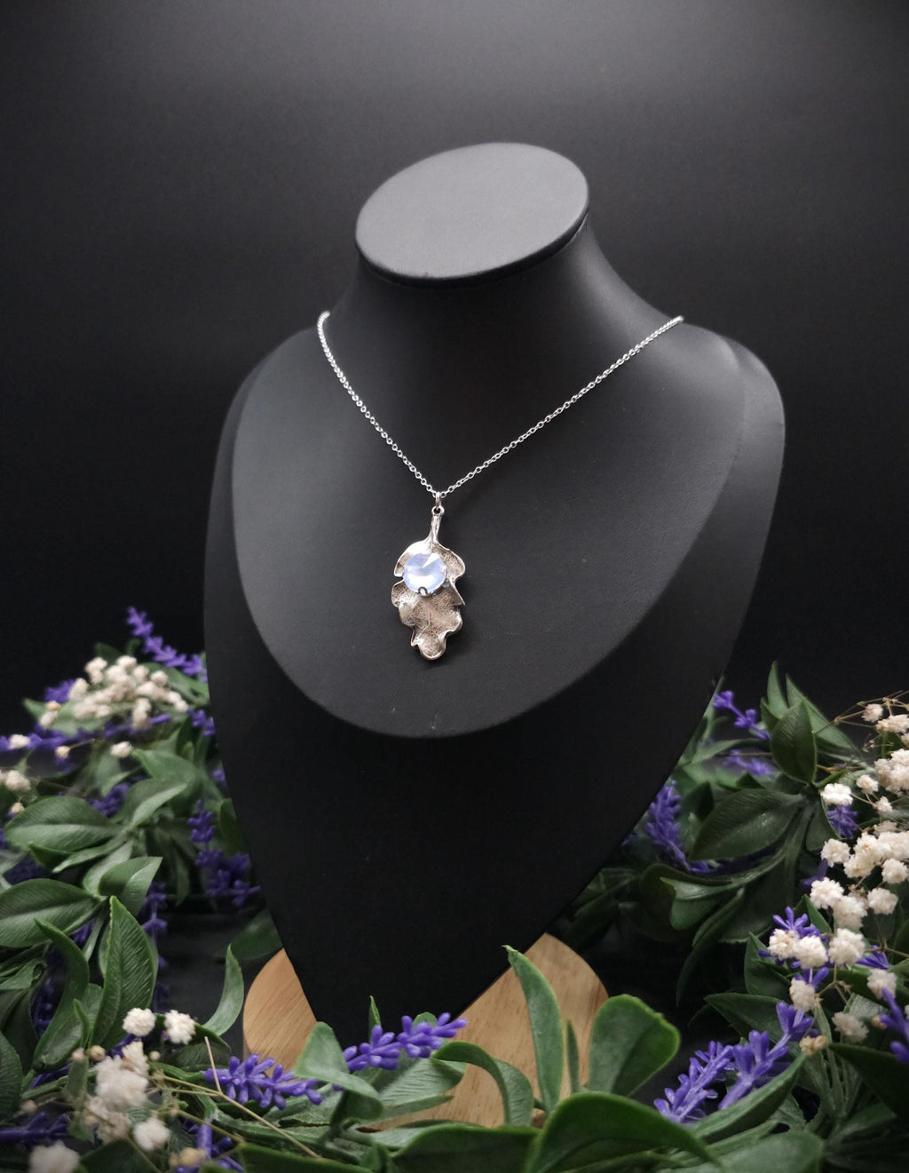Eichenblatt Halskette mit Opalith ~ Natur Schmuck ~ Fantasy Schmuck ~ Art Nouveau Anhänger ~ Geschenk für sie