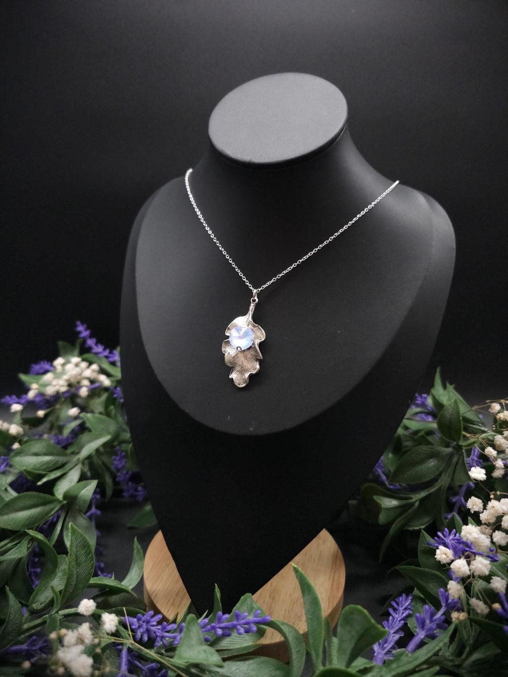 Eichenblatt Halskette mit Opalith ~ Natur Schmuck ~ Fantasy Schmuck ~ Art Nouveau Anhänger ~ Geschenk für sie
