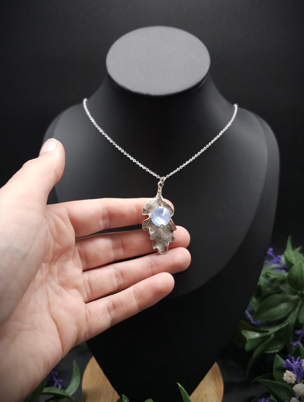 Eichenblatt Halskette mit Opalith ~ Natur Schmuck ~ Fantasy Schmuck ~ Art Nouveau Anhänger ~ Geschenk für sie