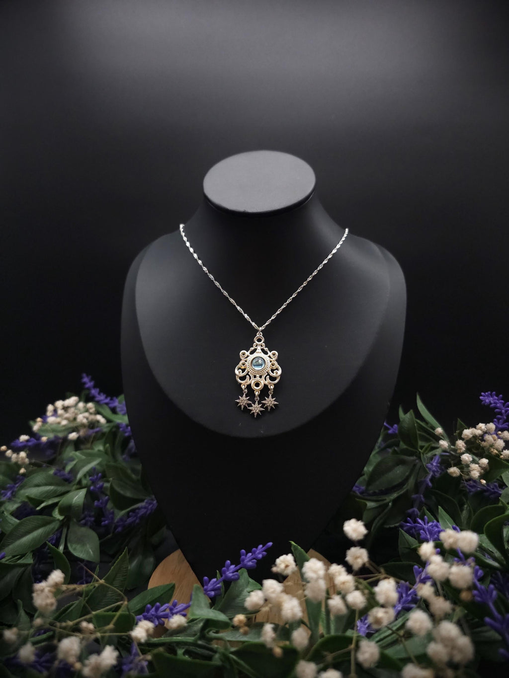 Sternen Halskette ~ Edelstahl Choker ~ Art Nouveau Anhänger mit blauem Cabochon ~ Celestial Schmuck