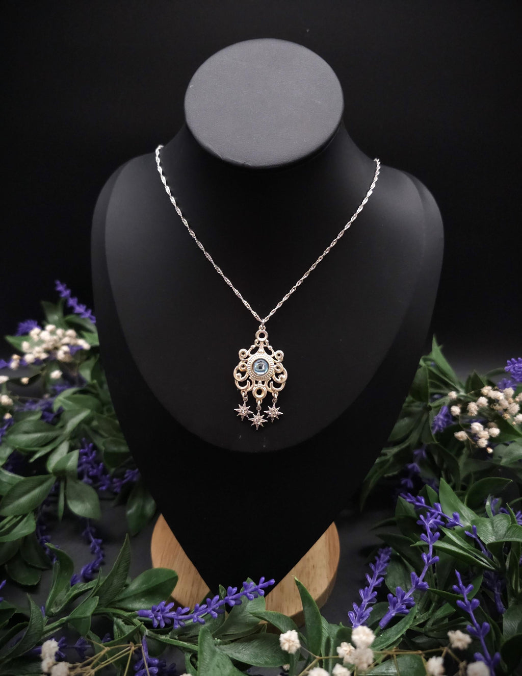 Sternen Halskette ~ Edelstahl Choker ~ Art Nouveau Anhänger mit blauem Cabochon ~ Celestial Schmuck