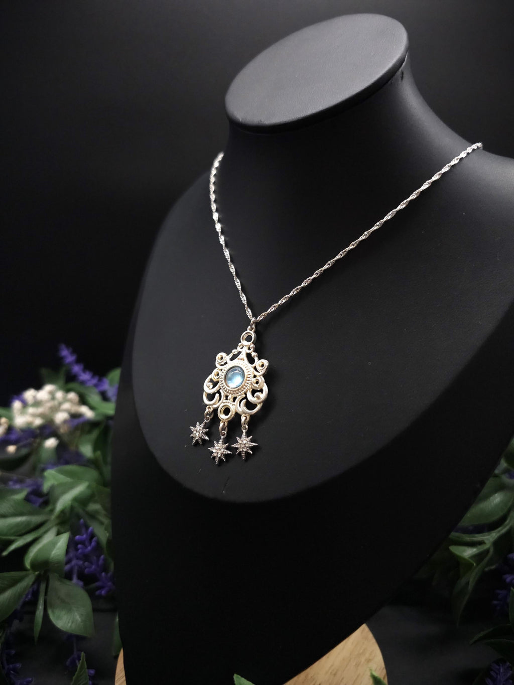 Sternen Halskette ~ Edelstahl Choker ~ Art Nouveau Anhänger mit blauem Cabochon ~ Celestial Schmuck