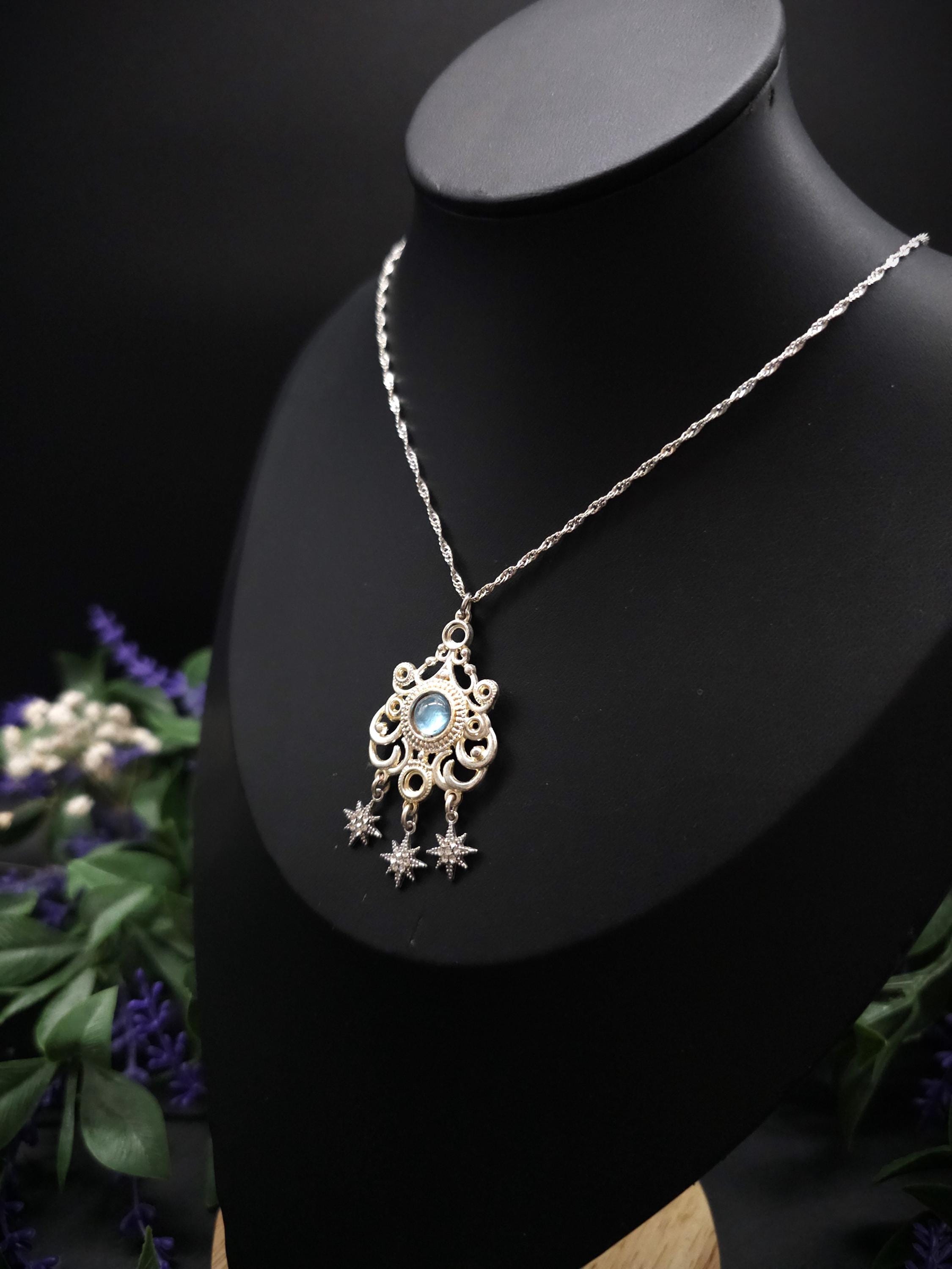 Sternen Halskette ~ Edelstahl Choker ~ Art Nouveau Anhänger mit blauem Cabochon ~ Celestial Schmuck
