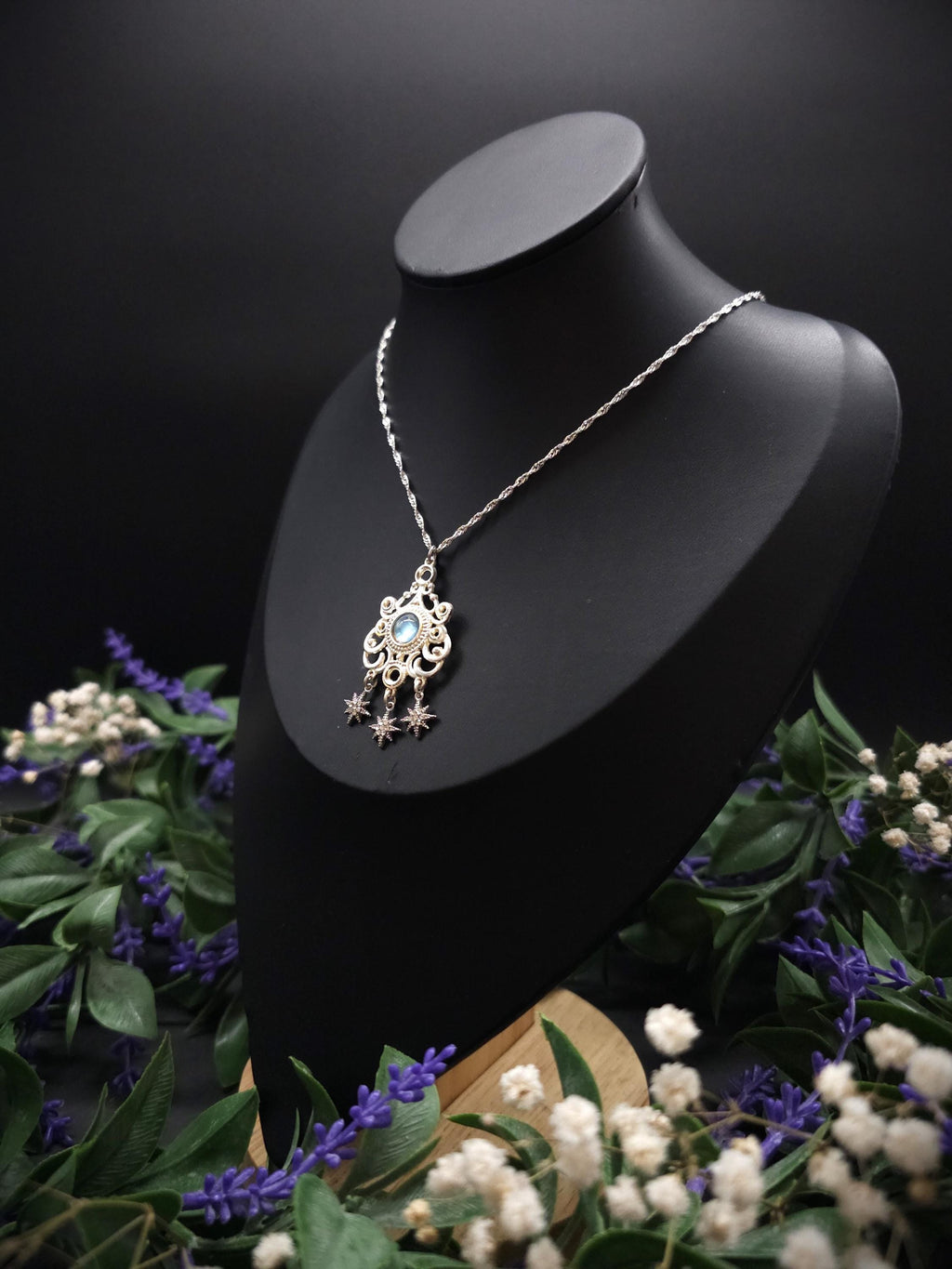 Sternen Halskette ~ Edelstahl Choker ~ Art Nouveau Anhänger mit blauem Cabochon ~ Celestial Schmuck