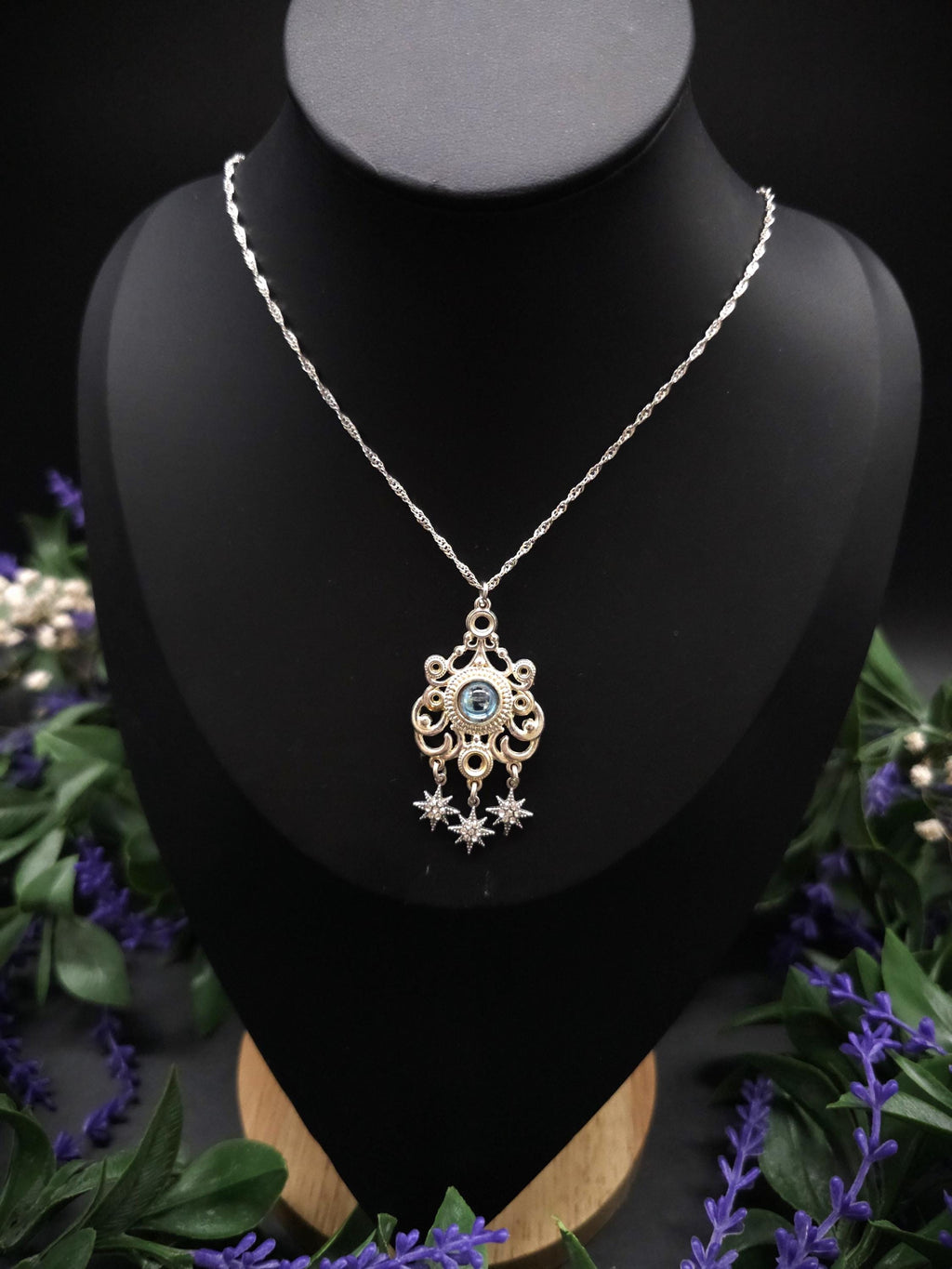 Sternen Halskette ~ Edelstahl Choker ~ Art Nouveau Anhänger mit blauem Cabochon ~ Celestial Schmuck