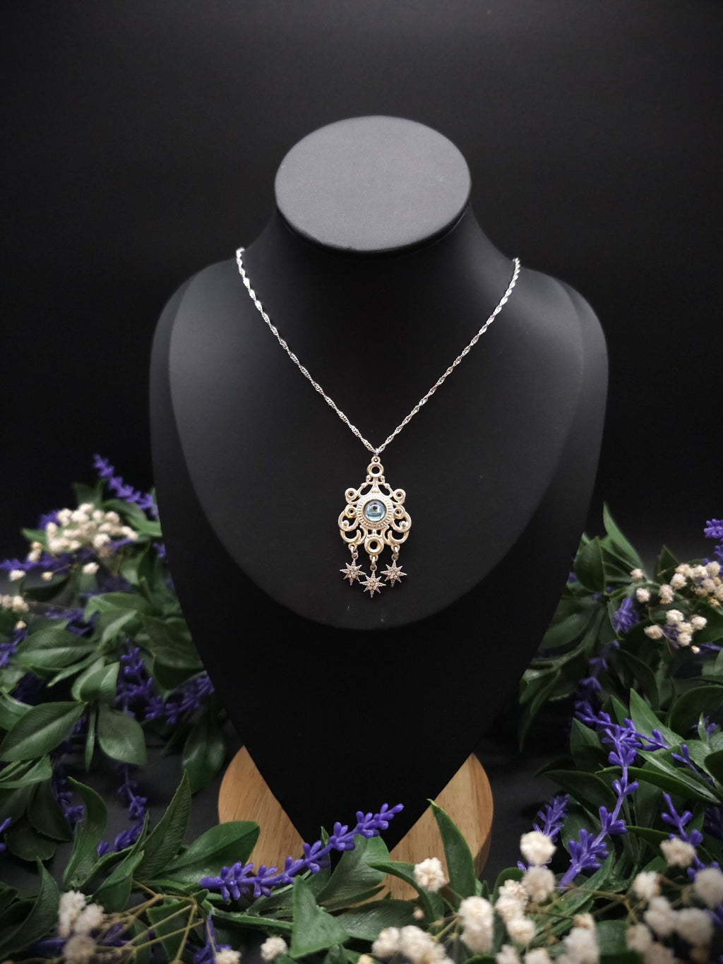 Sternen Halskette ~ Edelstahl Choker ~ Art Nouveau Anhänger mit blauem Cabochon ~ Celestial Schmuck