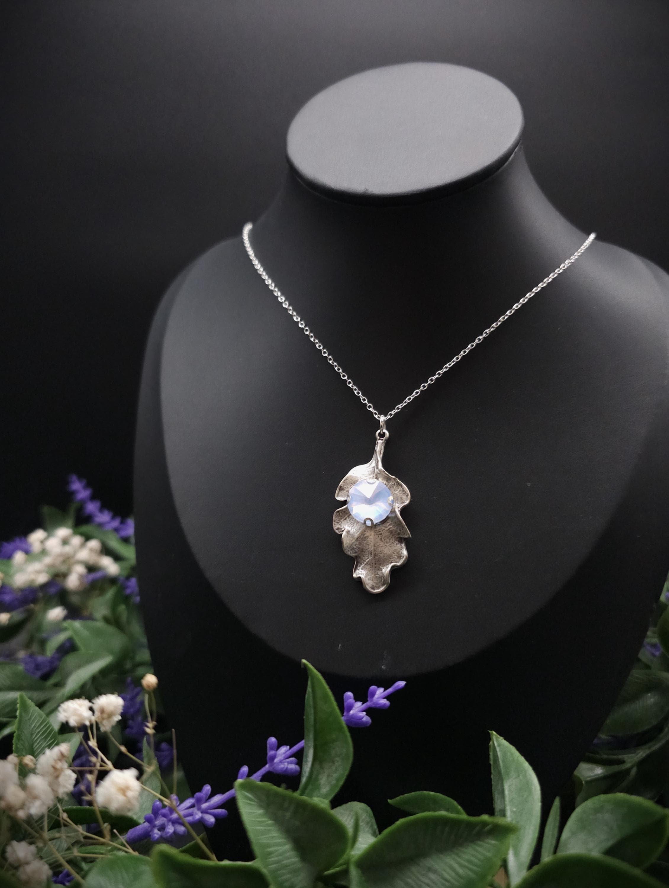 Eichenblatt Halskette mit Opalith ~ Natur Schmuck ~ Fantasy Schmuck ~ Art Nouveau Anhänger ~ Geschenk für sie