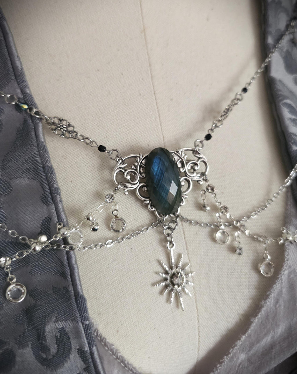 Labradorit Brosche ~ Ausschnittschmuck Silber ~ Elfischer Fantasy Schmuck ~ Schulterkette