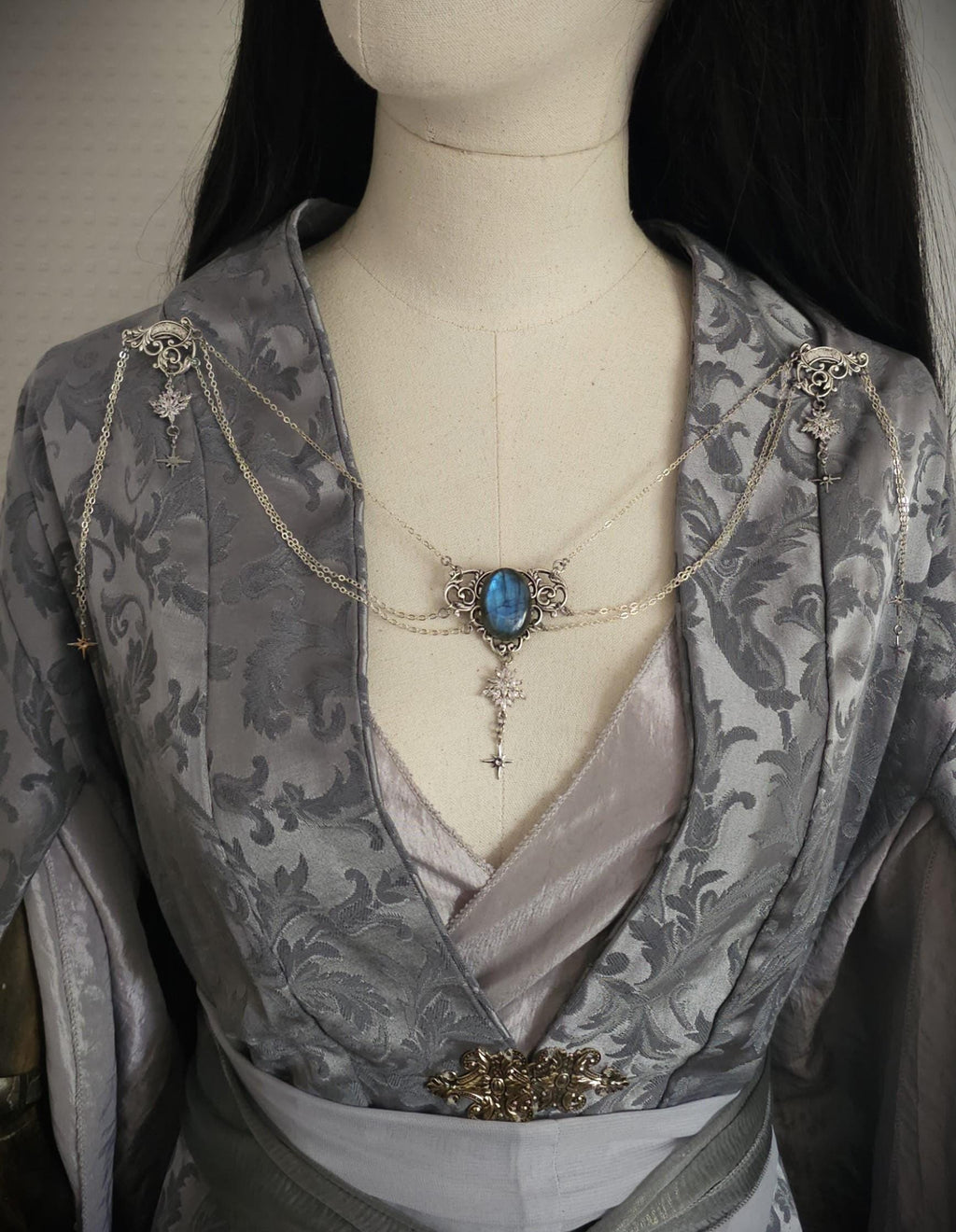 Labradorit Broschenkette ~ Fantasy Ausschnittschmuck mit Sternen ~ Cape Chain ~ Celestial Jewelry