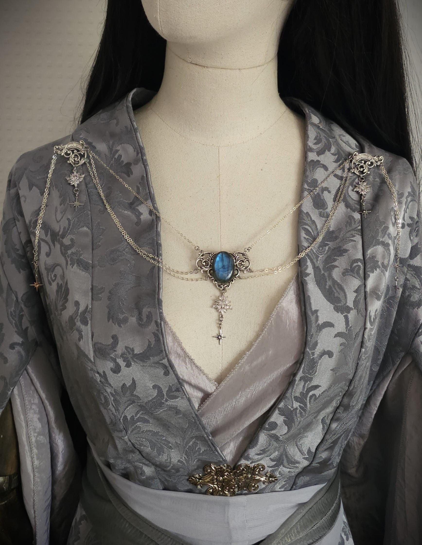 Labradorit Broschenkette ~ Fantasy Ausschnittschmuck mit Sternen ~ Cape Chain ~ Celestial Jewelry