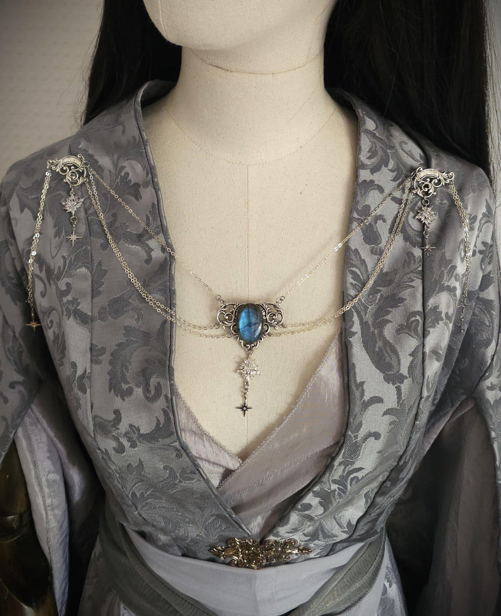 Labradorit Broschenkette ~ Fantasy Ausschnittschmuck mit Sternen ~ Cape Chain ~ Celestial Jewelry