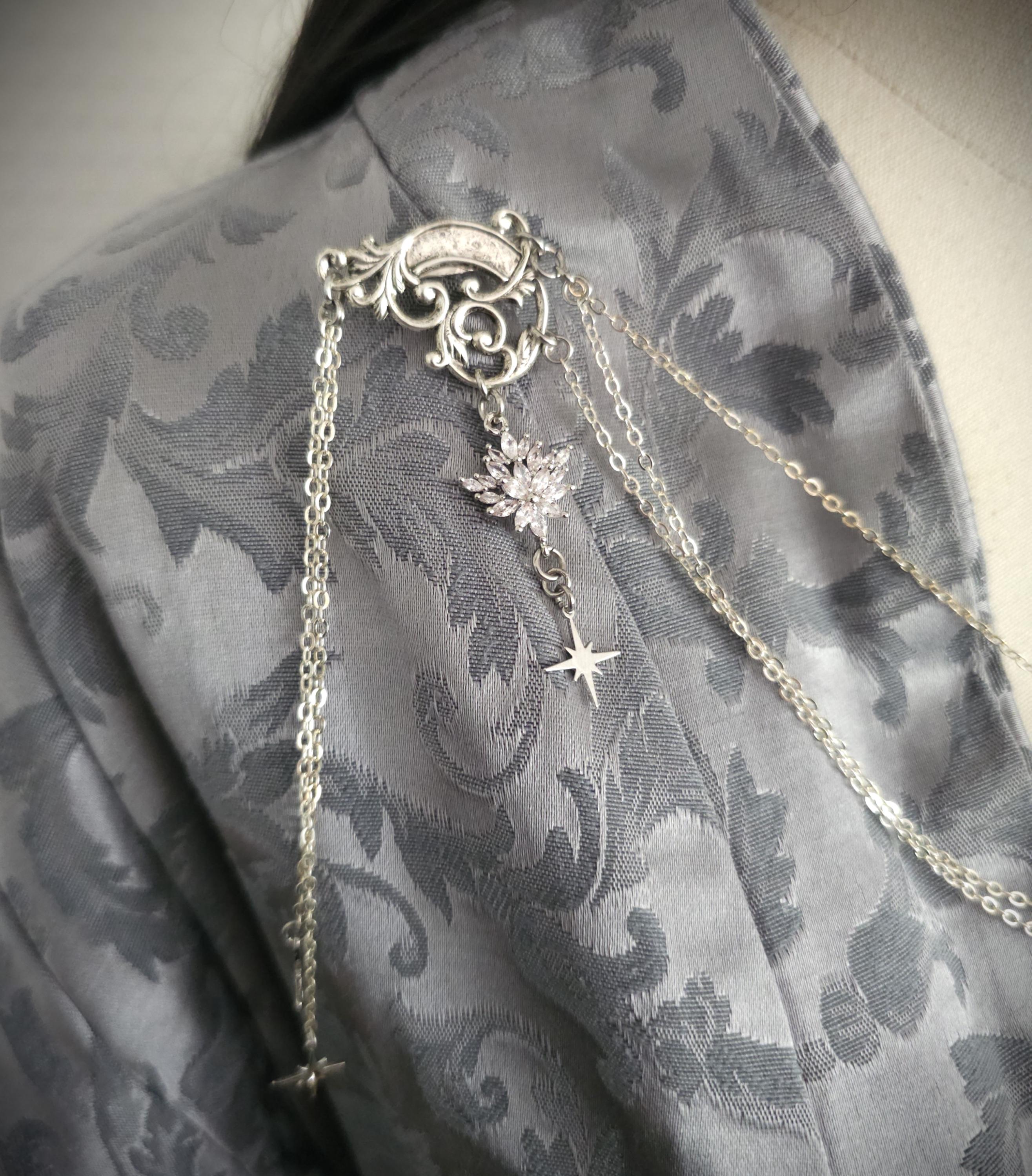 Labradorit Broschenkette ~ Fantasy Ausschnittschmuck mit Sternen ~ Cape Chain ~ Celestial Jewelry