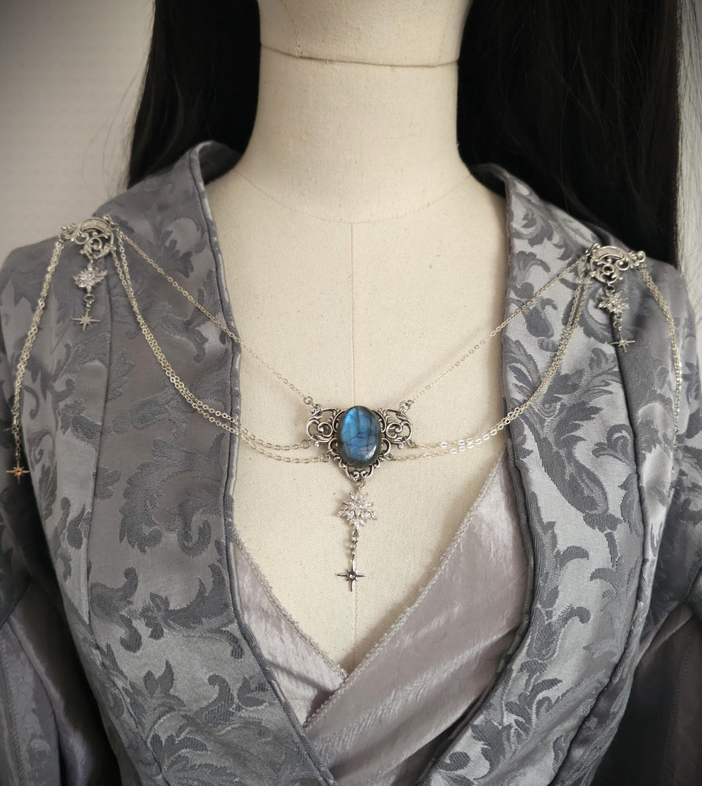 Labradorit Broschenkette ~ Fantasy Ausschnittschmuck mit Sternen ~ Cape Chain ~ Celestial Jewelry