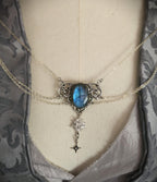Labradorit Broschenkette ~ Fantasy Ausschnittschmuck mit Sternen ~ Cape Chain ~ Celestial Jewelry