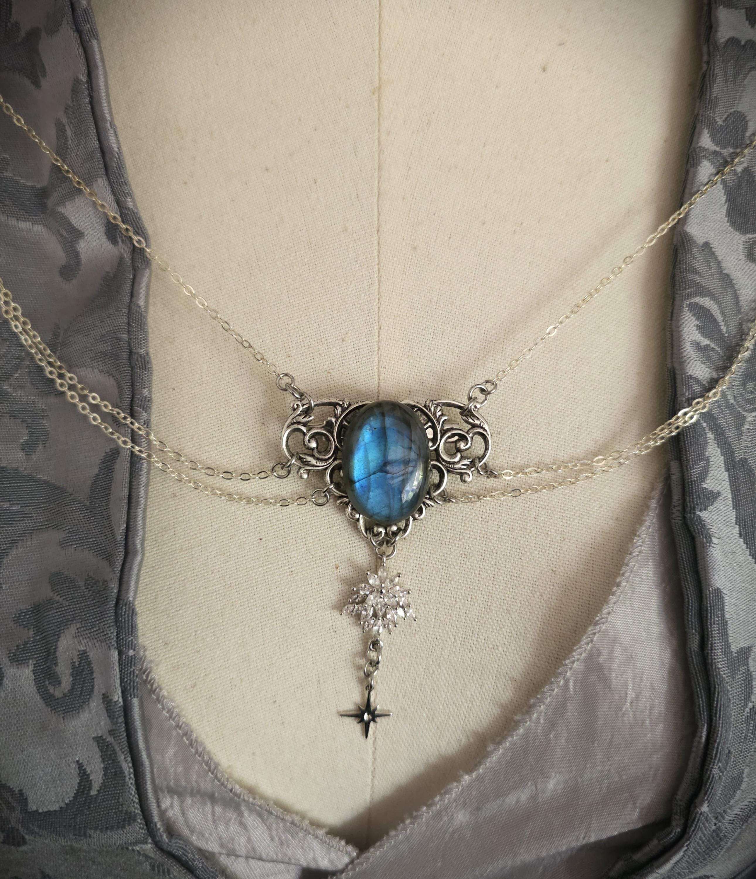 Labradorit Broschenkette ~ Fantasy Ausschnittschmuck mit Sternen ~ Cape Chain ~ Celestial Jewelry