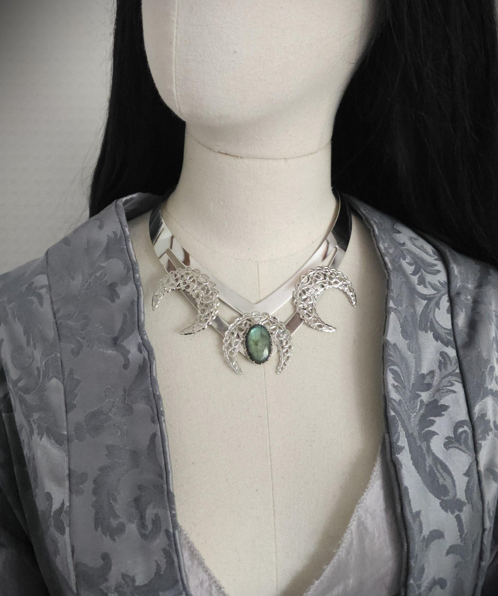 Mond Halsreif mit grünem Labradorit ~ Celestial Gothic Fantasy Schmuck