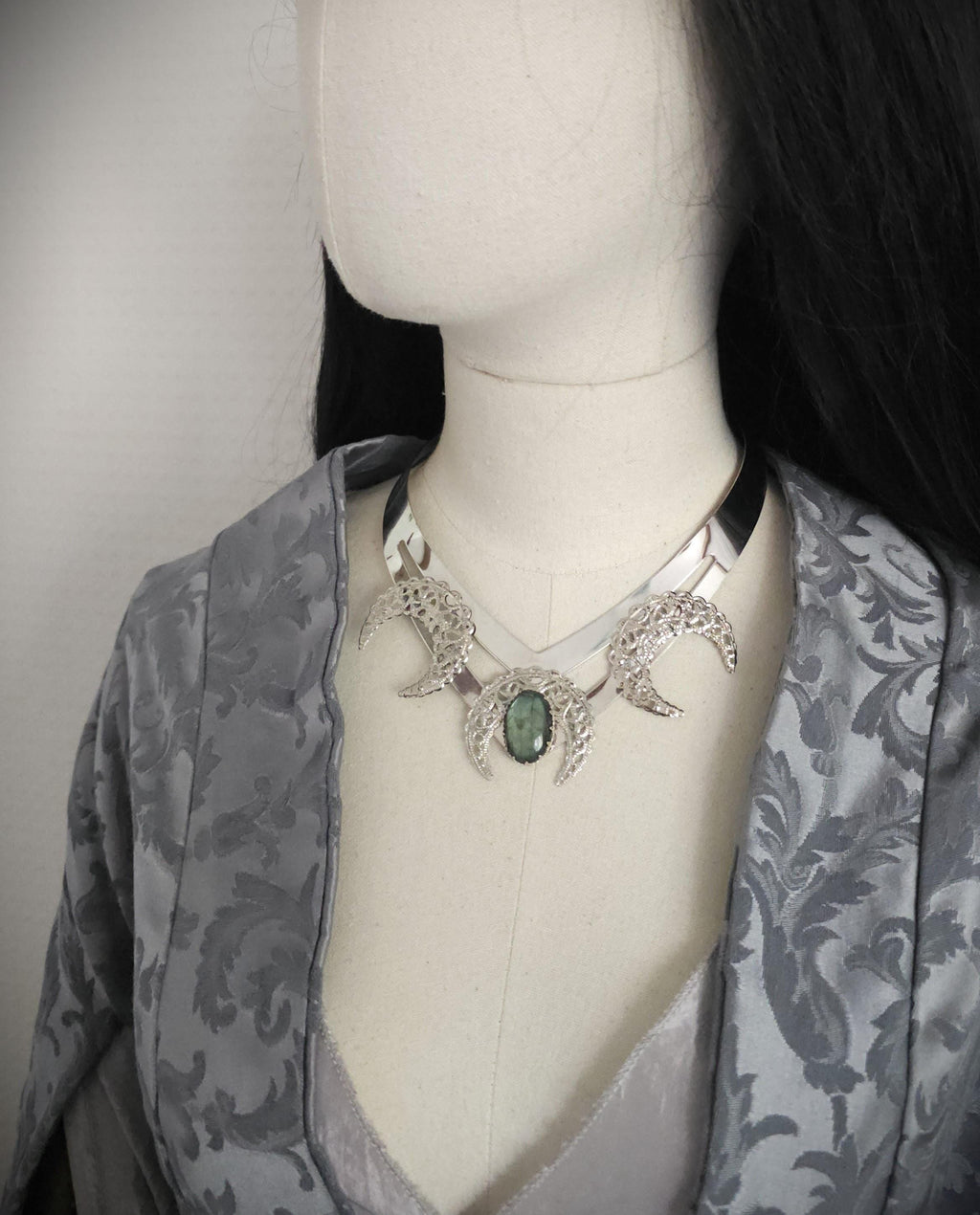 Mond Halsreif mit grünem Labradorit ~ Celestial Gothic Fantasy Schmuck