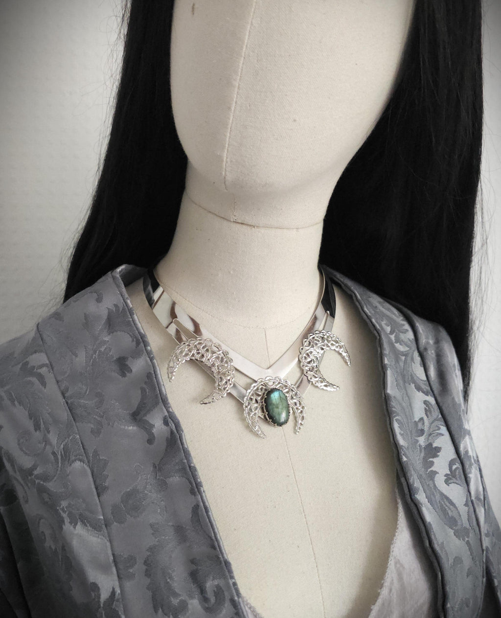 Mond Halsreif mit grünem Labradorit ~ Celestial Gothic Fantasy Schmuck