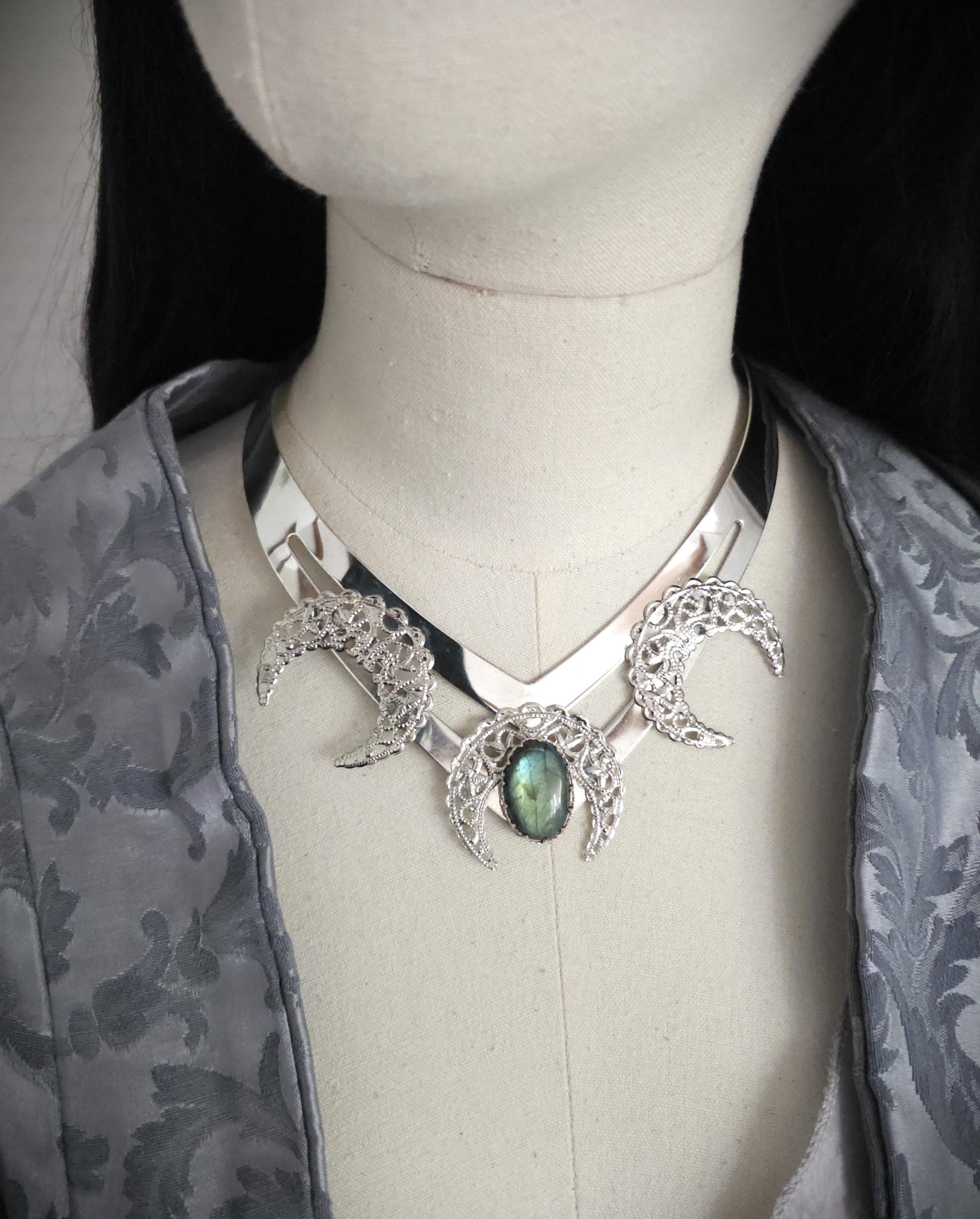 Mond Halsreif mit grünem Labradorit ~ Celestial Gothic Fantasy Schmuck