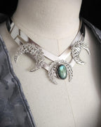 Mond Halsreif mit grünem Labradorit ~ Celestial Gothic Fantasy Schmuck