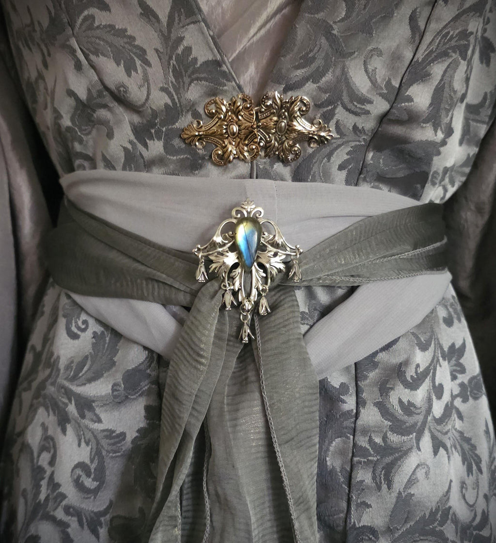 Labradorit Zierde Brosche ~ Silberne Fantasy Brosche mit blau goldenem Naturstein