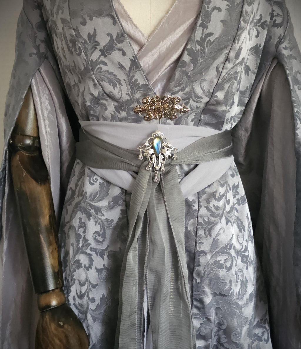 Labradorit Zierde Brosche ~ Silberne Fantasy Brosche mit blau goldenem Naturstein