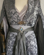 Labradorit Zierde Brosche ~ Silberne Fantasy Brosche mit blau goldenem Naturstein