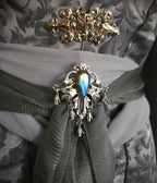 Labradorit Zierde Brosche ~ Silberne Fantasy Brosche mit blau goldenem Naturstein