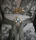 Labradorit Zierde Brosche ~ Silberne Fantasy Brosche mit blau goldenem Naturstein