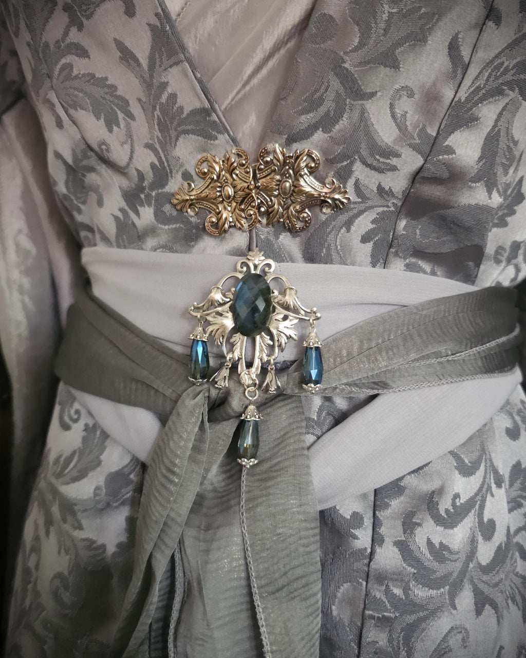 Labradorit Brosche Silber ~ Fantasy Gürtelbrosche mit Glasperlen ~ Art Nouveau Schmuck ~ Elbischer Schmuck ~
