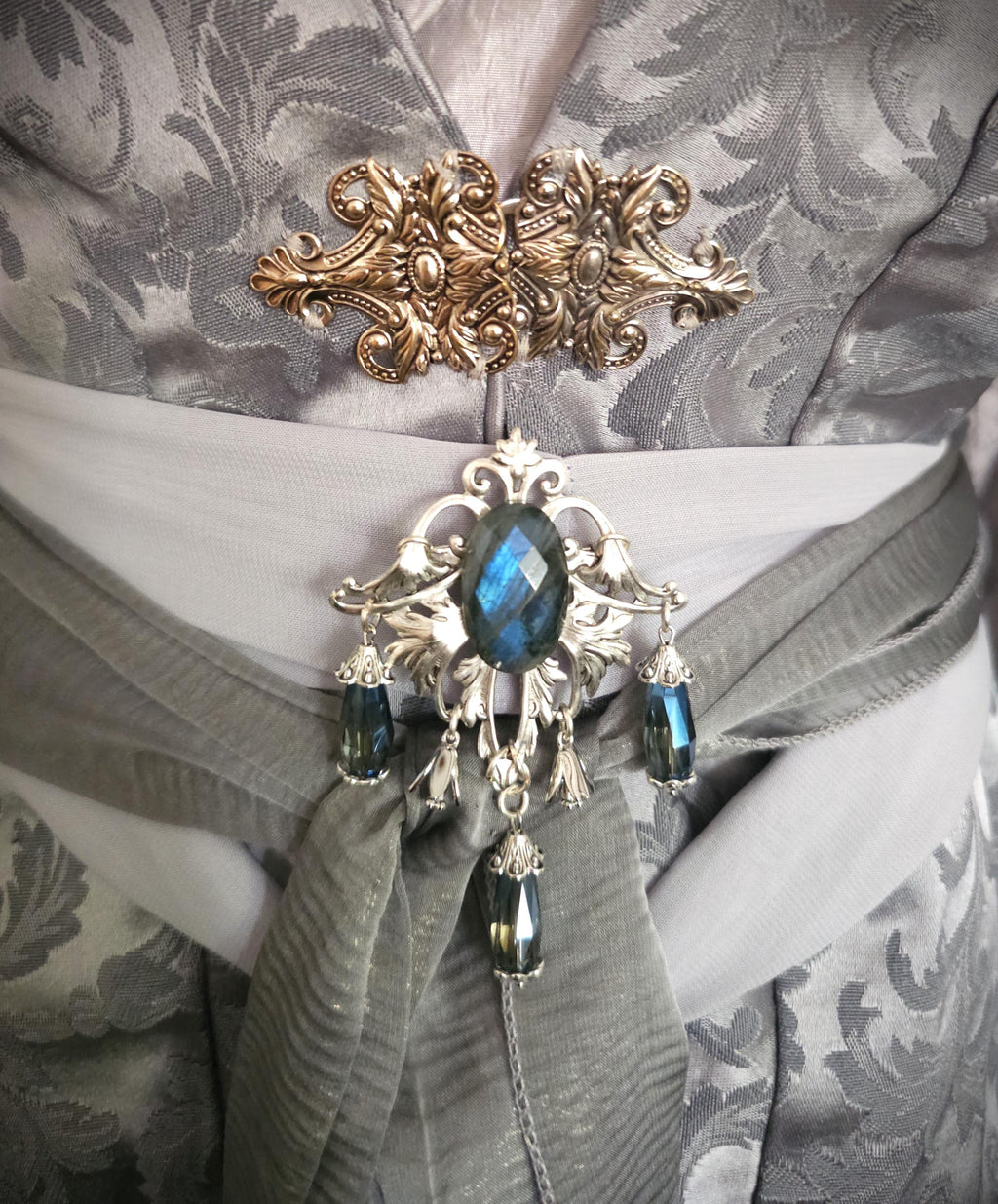 Labradorit Brosche Silber ~ Fantasy Gürtelbrosche mit Glasperlen ~ Art Nouveau Schmuck ~ Elbischer Schmuck ~
