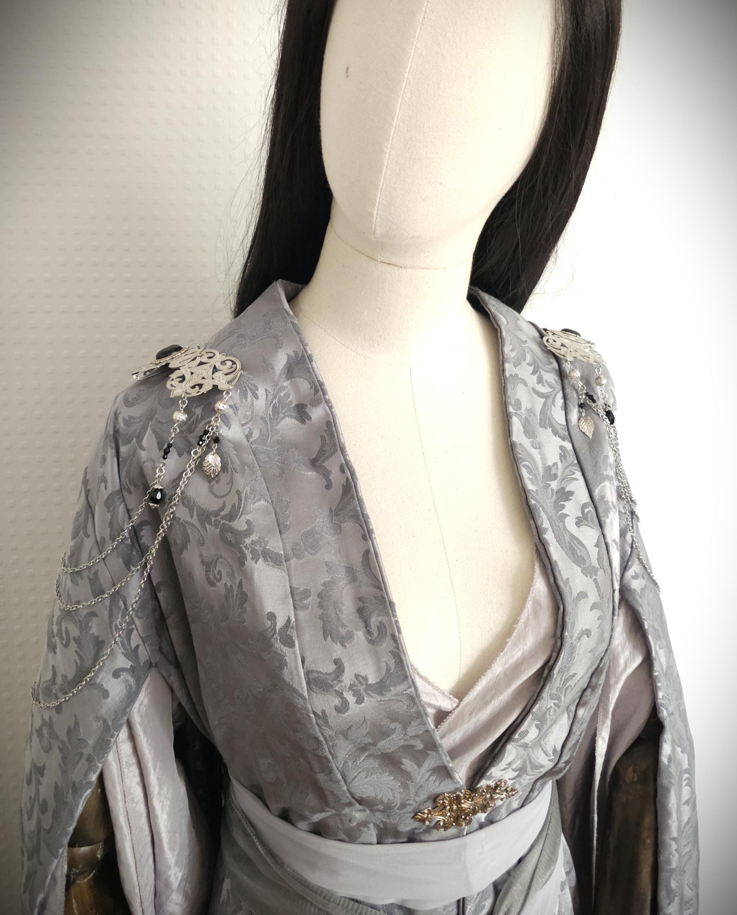 Schulterbroschen mit Blaufluss ~ Gothic Fantasy Schulterschmuck ~ Kostüm- und Braut Accessoire