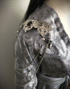 Schulterbroschen mit Blaufluss ~ Gothic Fantasy Schulterschmuck ~ Kostüm- und Braut Accessoire