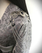 Schulterbroschen mit Blaufluss ~ Gothic Fantasy Schulterschmuck ~ Kostüm- und Braut Accessoire