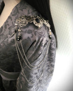 Schulterbroschen mit Blaufluss ~ Gothic Fantasy Schulterschmuck ~ Kostüm- und Braut Accessoire