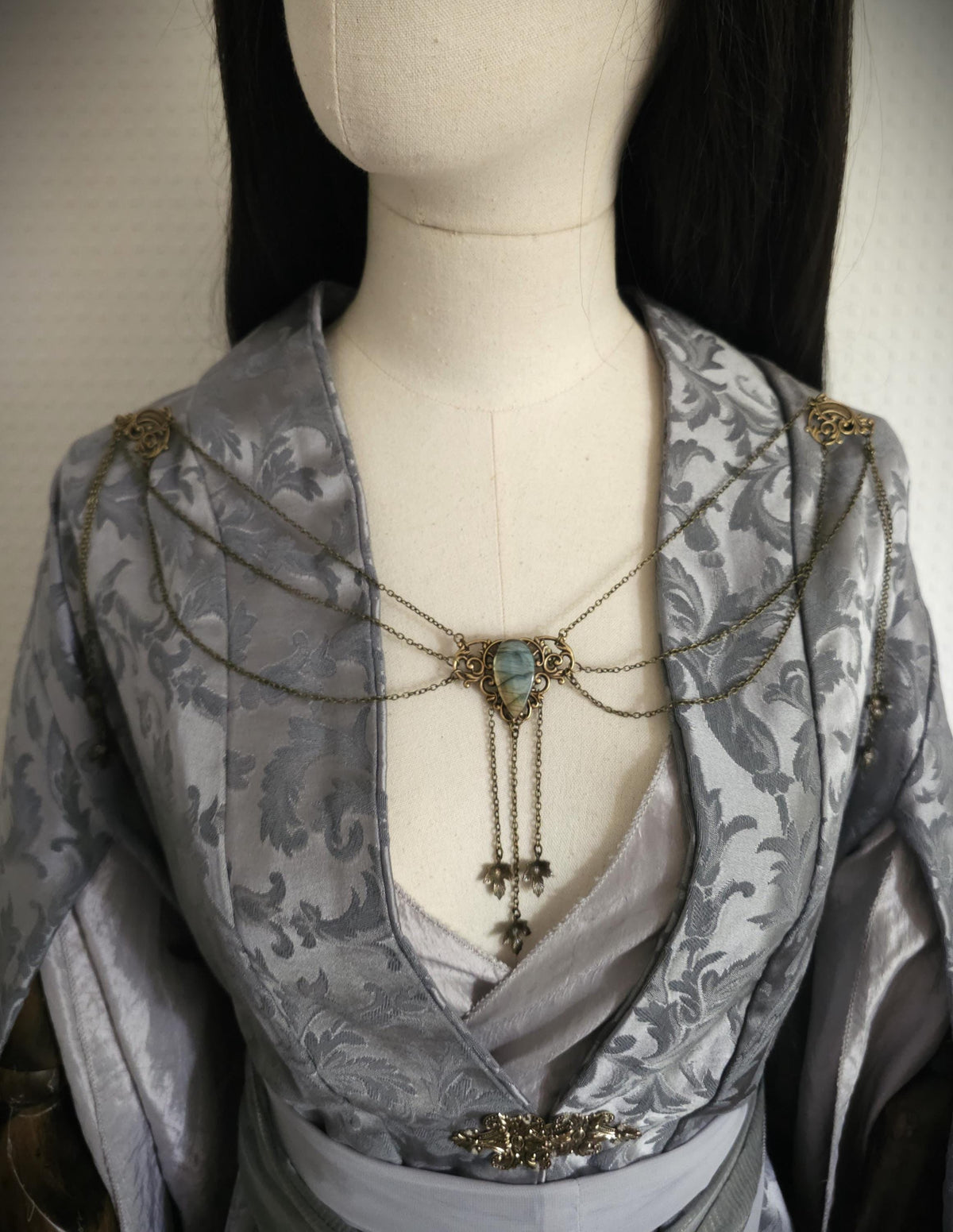 Labradorit Broschenkette ~ Fantasy Ausschnittschmuck mit Blättern ~ Cape Chain ~ Bronze Chain